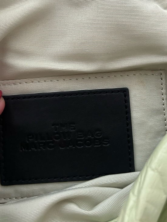The Marc Jacobs The pillow bag pistachio light green shoulder bag